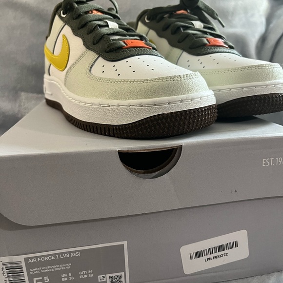 Nike Air Force 1 LV8 GS - Summit White / Vivid Sulfur (5.5 Youth = 7 Women's) - Picture 8 of 11